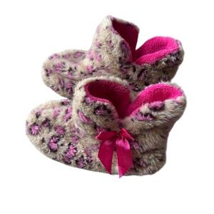 Cozy Kids' Slippers with Pink animal print and bow Accents